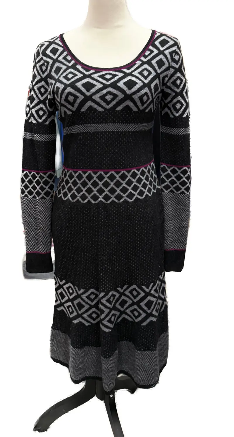 Krimson Klover Black-And-Gray Geometric Scoop-Neck Sweater Dress – Size M 1