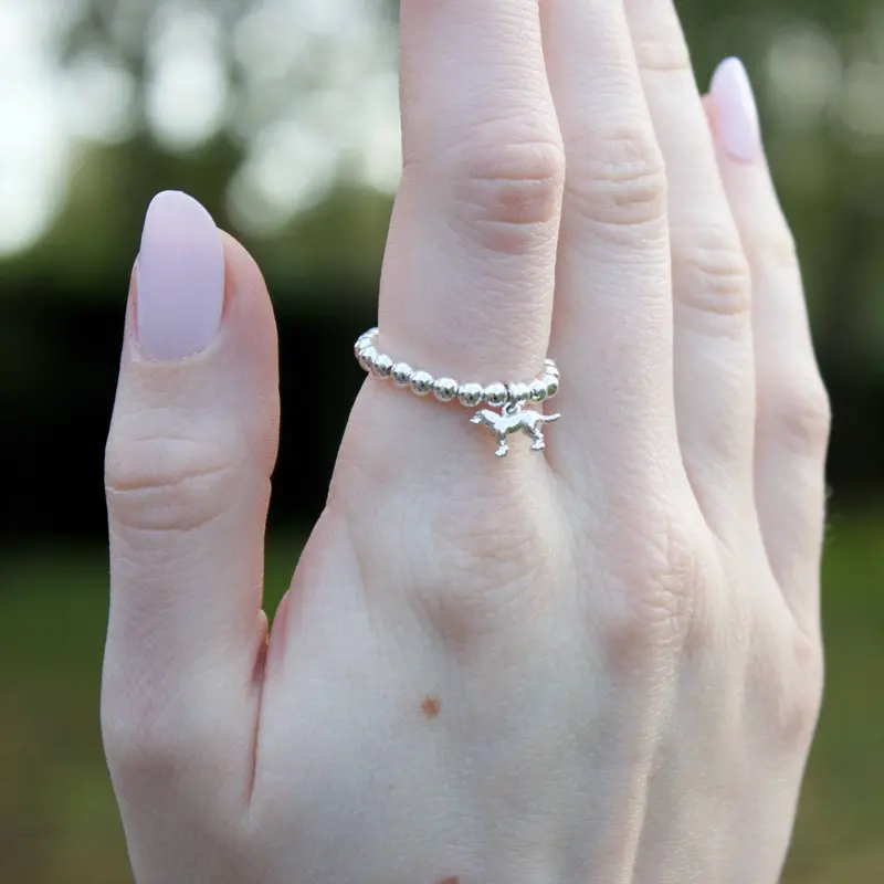 Labrador Retriever Charm Ring – Polished Silver Beaded Band 1