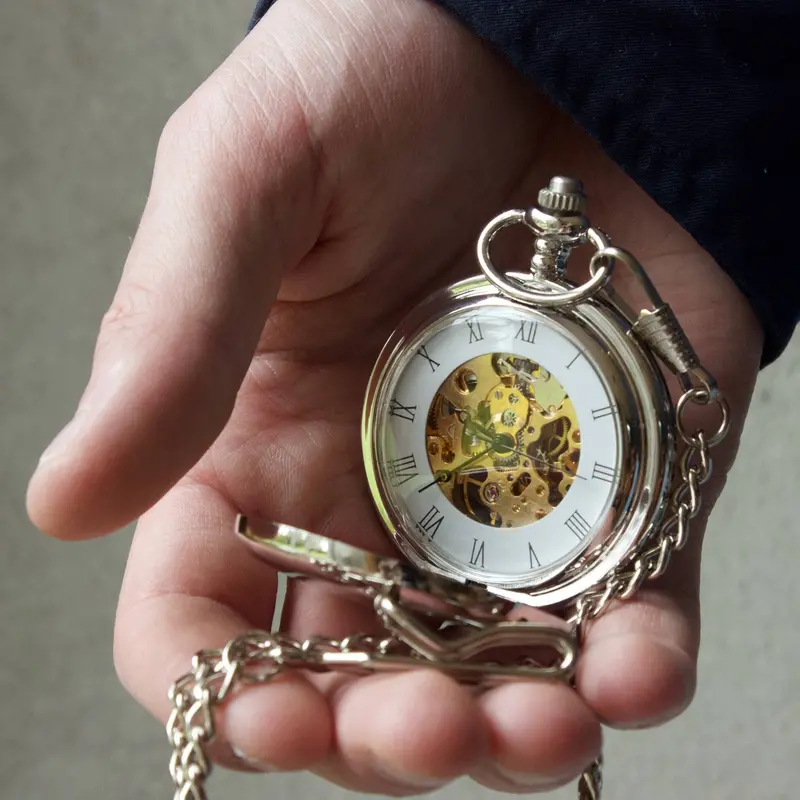 Vintage-Style Engraved Mechanical Pocket Watch – Personalized Dial 1
